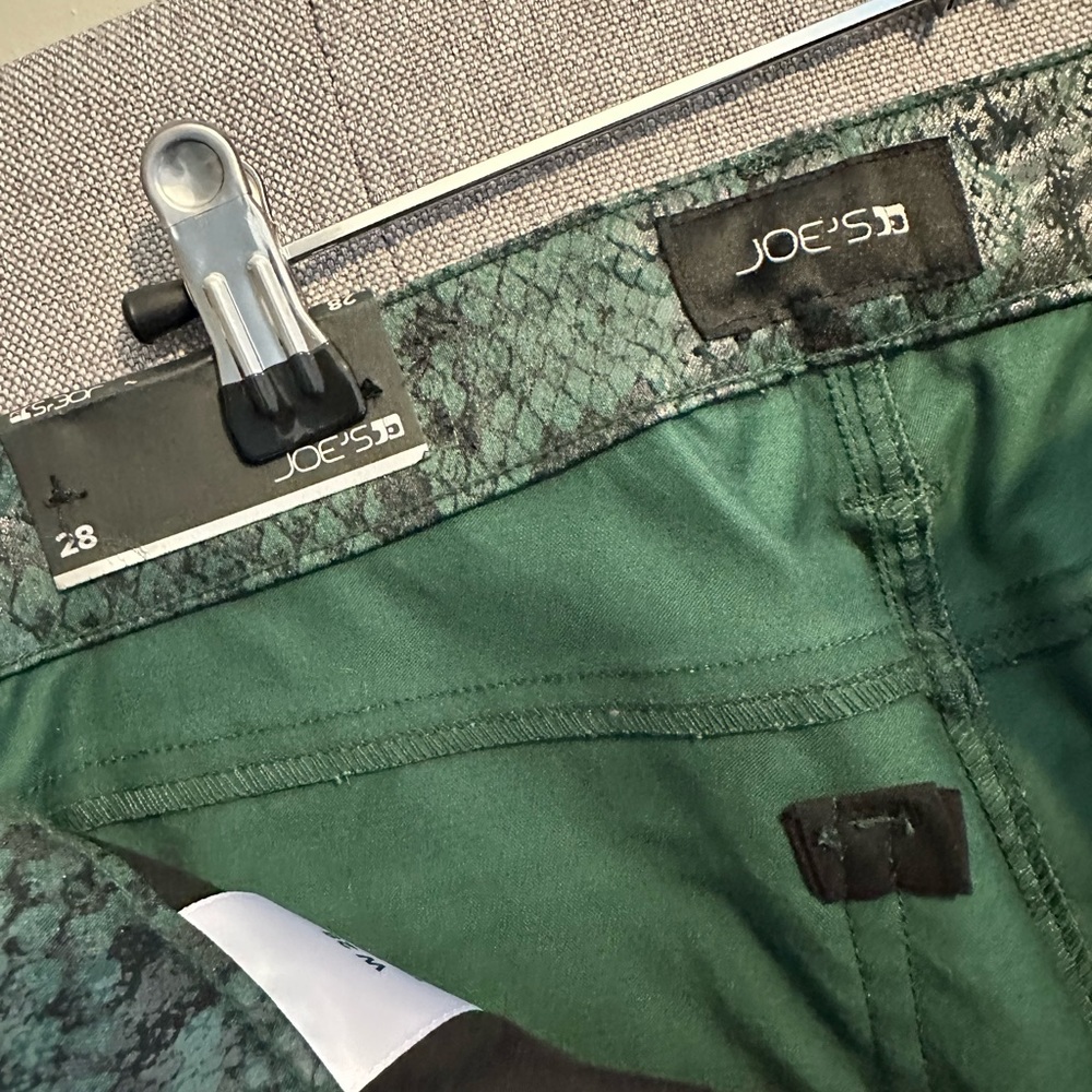 NWT, joes snakeskin green pant - Picture 3 of 8